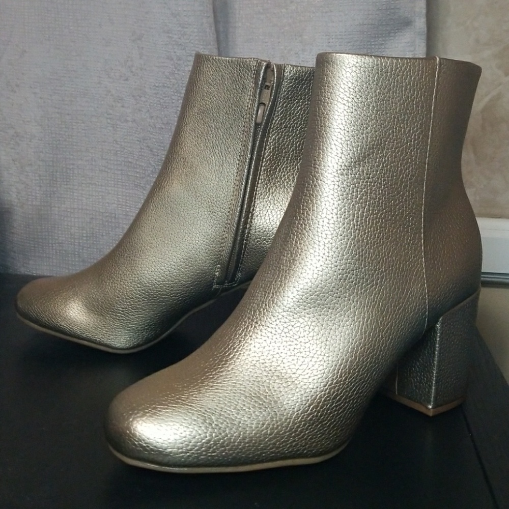 NWOT Gold Metallic Booties